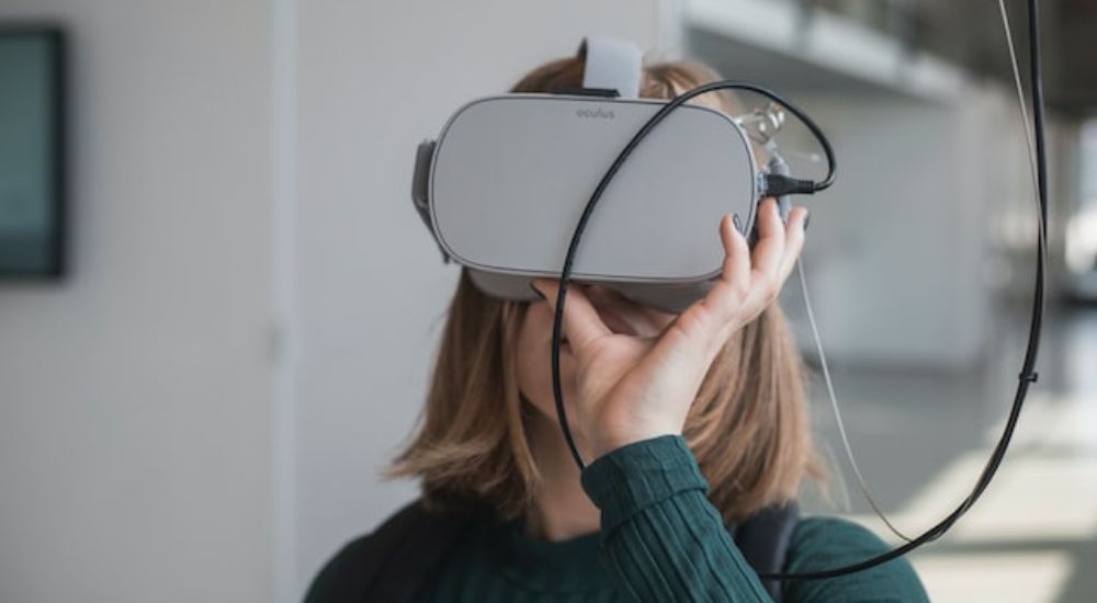 A woman in an immersive experience wearing a virtual reality glass.