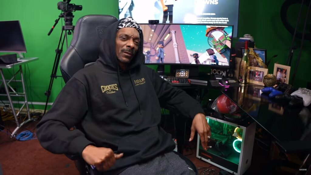 Photograph of Snoop Dogg playing in The Sandbox metaverse.

How to become a metaverse creator.