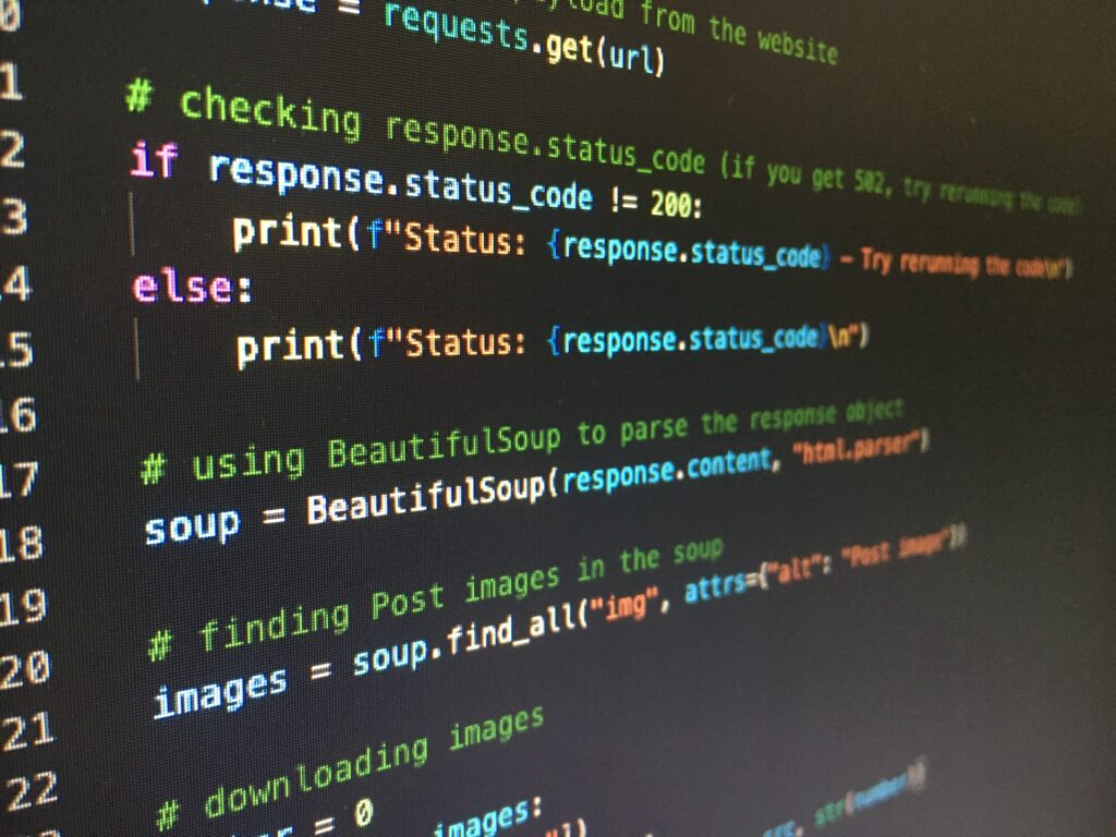 Foto da tela de um computador com código escrito em Python.

O que faz um programador de games?